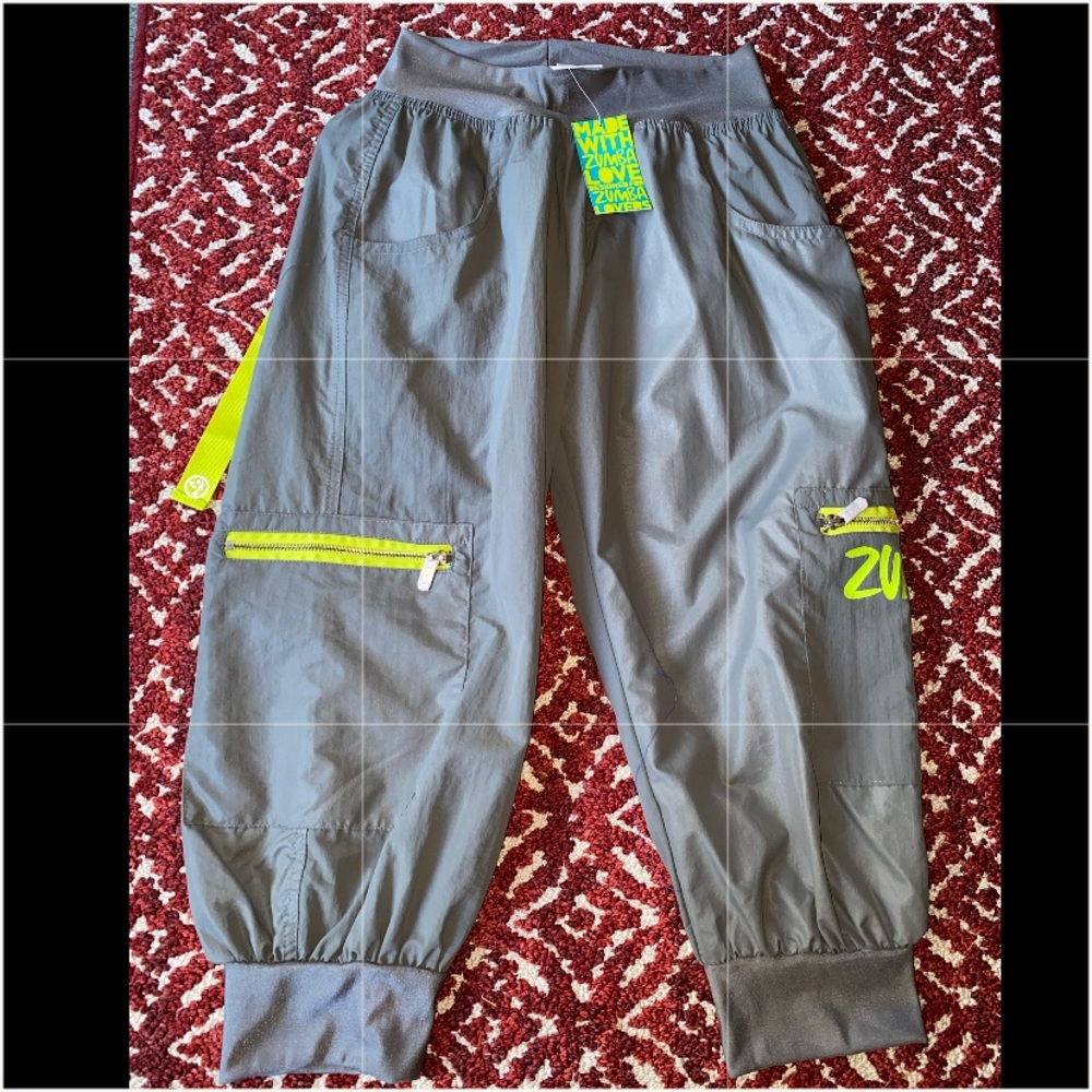 Zumba Wonder Cargo Capris Grey